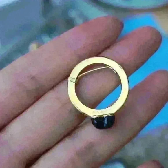 Gold tone black heart ring size4 to  5 adjustable - Picture 11 of 17